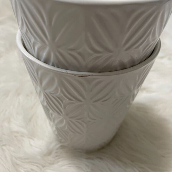 (set of 2) 6" Tall, 5" opening, 4" base Textured pattern glossy ceramic planters - Picture 7 of 7